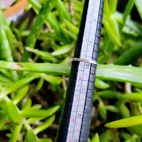 New Classic Silver Simple Dainty Silver Rhinestone Arrow Wishbone Ring, sz 5 - Picture 9 of 9